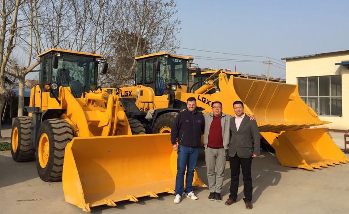 pelanggan Asia Tengah pembelian dikustomisasi model 5 ton loader