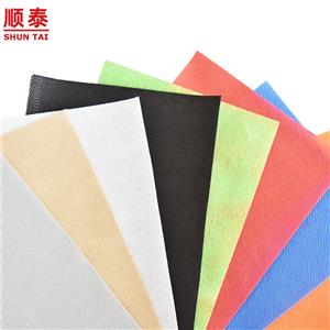 Colorful PP Spunbonded Nonwoven Fabric Raw Material For Making Non Woven Bags