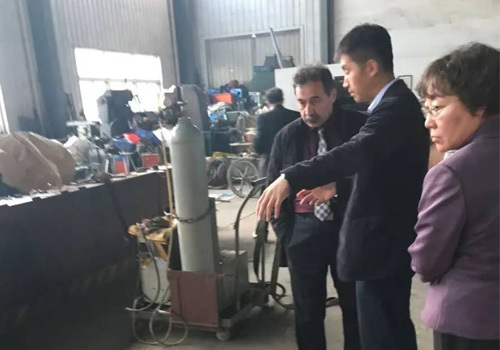 Pemeriksaan oleh pelanggan Iran sebelum penghantaran