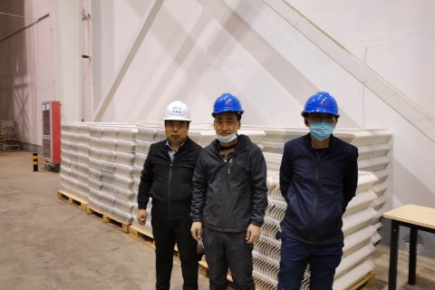 Assembler l'éliminateur de dérive de tour de refroidissement