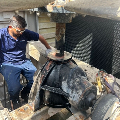 Як відкрити водозбірник, коли він щільно встановлений для ремонту градирні?